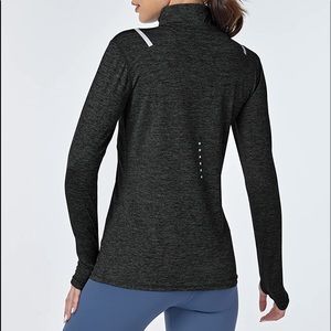NWOT women long sleeve running shirt with thumb holes